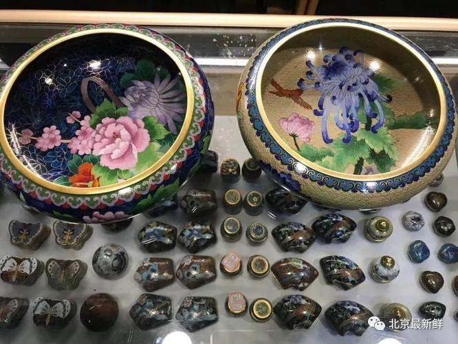 后来,珐琅厂就转型了,慢慢以生产工艺品,艺术品,收藏品为主,这些产品